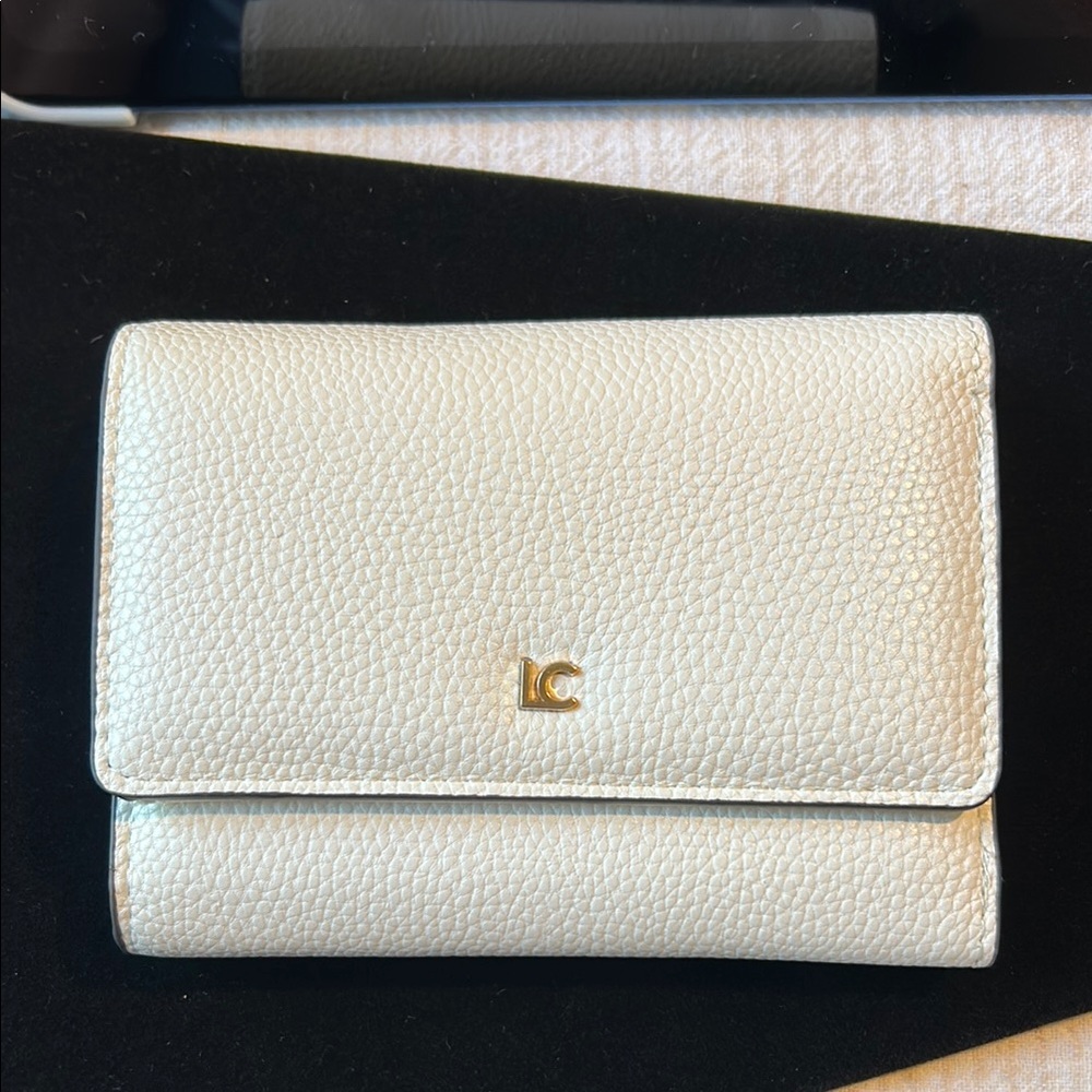 Liz Claiborne White Wallet Man- Made Material. New With Tags.